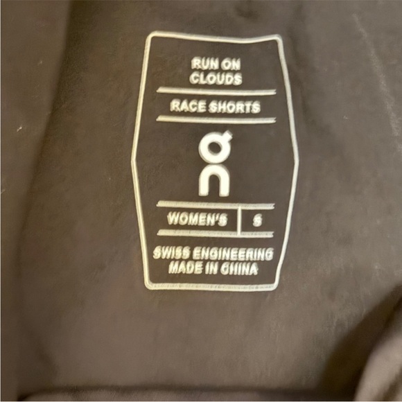 On Running Black Athletic Shorts - Picture 8 of 9